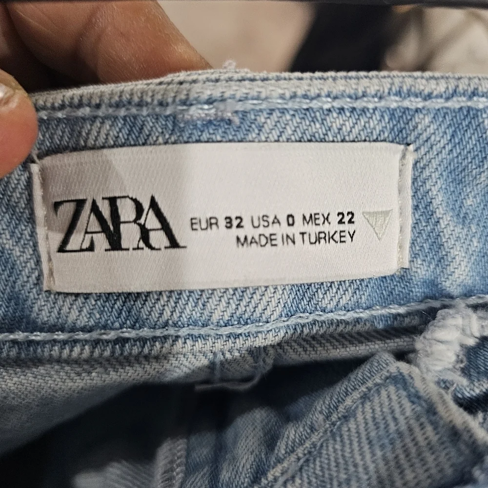 Zara cut outs on the pockets size 0